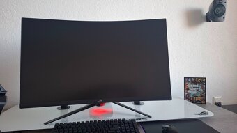 ASUS ROG Strix XG32VQR - 3