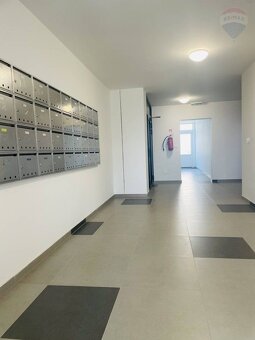 PRENÁJOM: 1IZBOVÝ KOMPLETNE ZARIADENÝ BYT S PARKOVANÍM, ŠAM - 3