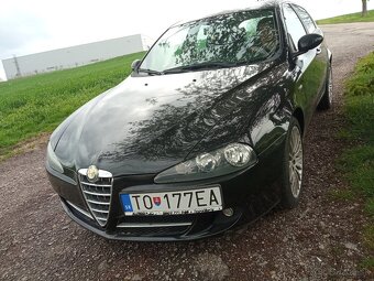 Predám Alfa Romeo 147 1.6 benzín 77kw r.v.2008 - 3