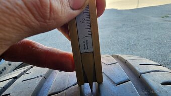 215/40R17 - 3