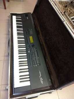 Predám syntetizér Yamaha S90 - 3
