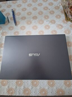 Predám notebook Asus x415 - 3