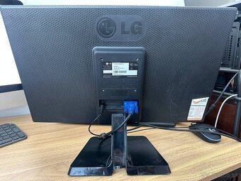 Monitor LG 20" - 3