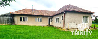 Na predaj priestranný 4-izbový rodinný dom s garážou v obci - 3