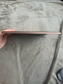 iPad 6.generacie 32Gb + kryt + nabíjačka - 3