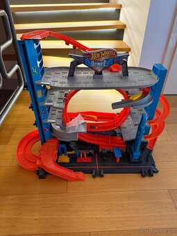 HotWheels + hračky - 3
