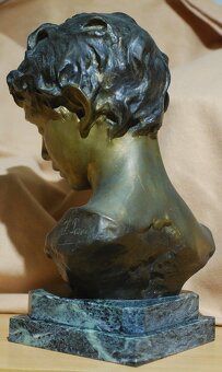 Bronzová busta chlapca od F. Parente - 3
