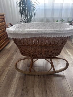 Hojdací prútený koš pre bábatko - 3