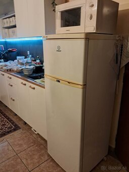 Chladnička s mrazničkou 208 Litrov A+ Indesit - 3