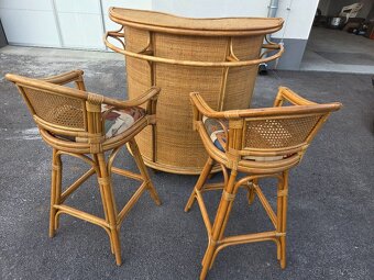 stôl + 2 barové stoličky + 4 stoličky - 3