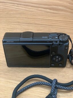 Ricoh GRIIIx - 3