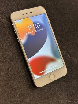 iPhone 8 64GB - 100% batéria - 3