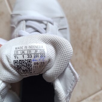 Tenisky Adidas velkost 33 - 3