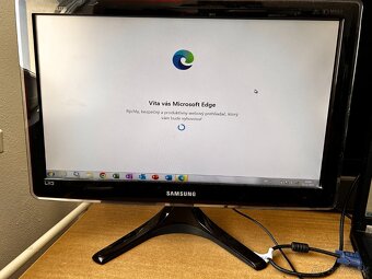 Na predaj: 2x LCD monitory – LG Flatron L194WS a Samsung Syn - 3
