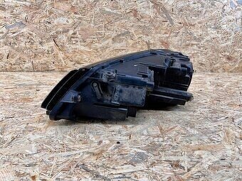 Predné pravé svetlo na Volkswagen Jetta - 3