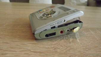 HI MD walkman SONY MZ-NH700 - 3