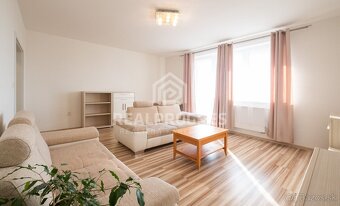 Prenájom 2 izbový byt s balkónom a výhradné parkovacie miest - 3