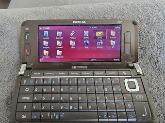 Nokia E90 Communicator - 3