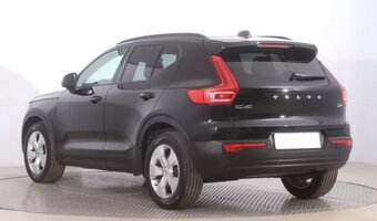 Volvo XC40 r.2019 automat, diesel - 3