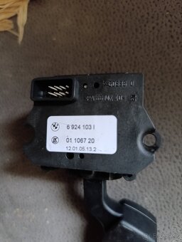 Podvolantovú páčku na BMW  E60 E61. - 3