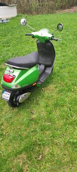 Skúter Piaggio Vespa LX 50 - 3