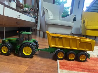 Bruder traktor John Deere a vlečka Joskin - 3