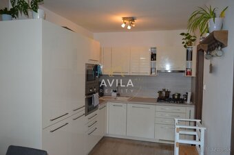 NA PREDAJ: 4izbový byt 78m2 komplet rekonštrukcia, lodžia - - 3
