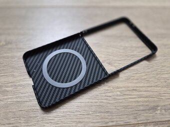karbónový kryt pre Samsung Flip 7 - 3