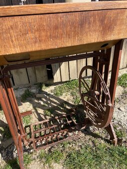 Starožitný Šijaci Stroj Minerva - 3