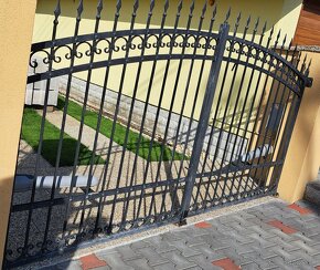 Kovaná brána s plotom - 3
