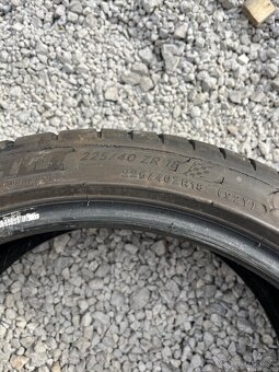 225/40r18 - 3