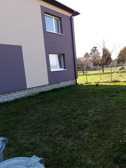 Veĺký 2 izb. byt na prízemí rodinného domu so záhradou - 3