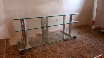 Skleneny stojan pod TV - 3
