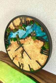 Machové hodiny 50cm , drevené hodiny s machom a epoxidom - 3