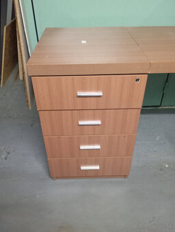 Kancelársky stôl s dvoma kancelárskymi kontajnermi - 3