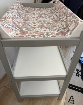 Prebaľovací pult so 2 policami + podložka (NOVÁ) - 3