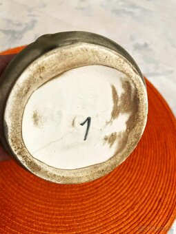 Stará váza - majolika - 3