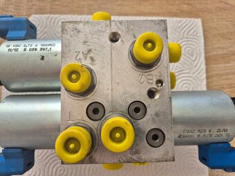 Hydraulický rozvádzač-ventilový blok.Claas. - 3