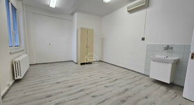 2 miestnosti s klimatizáciou a umývadlom, plocha 43 m2. - 3