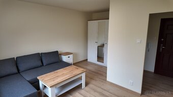 Krásne prerobená garzónka so zariadením - 3