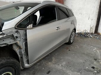 Rozpredam kia ceed 1.6 crdi - 3