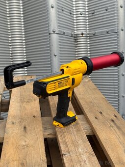 AKU vytlačná pištol Dewalt - 3