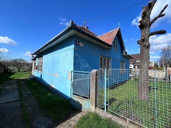 Slnečný pozemok s rodinným domom v obci Čechynce iba 10 km o - 3