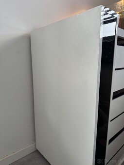 Predám modernú bielo-čiernu komodu - 3