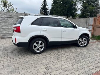 Predám KIA SORENTO 2,2crdi 7m AWD A/T (DPH) - 3