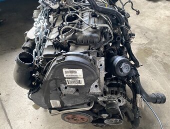 Kompletny motor VOLVO 2,4d D5244T17 - 3