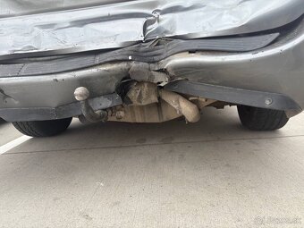 Chrysler voyager 2.8 , nafta , havarovaný - 3