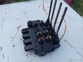 Hydraulický rozvádzač štvor sekciový - 3