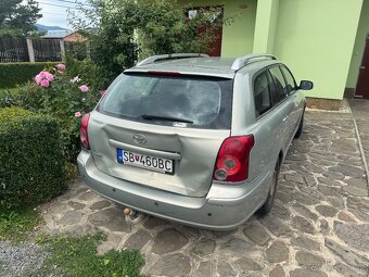 Toyota avensis 2.0 - 3
