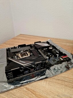 9700k+z390 aorus +32gb vengeance p7ro + bequiet Dark rock 4 - 3